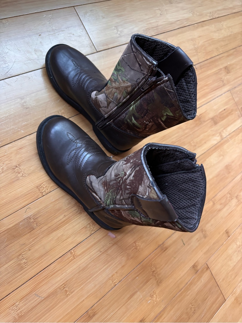 Real Tree cowboy style boots. Boys sz 1.
